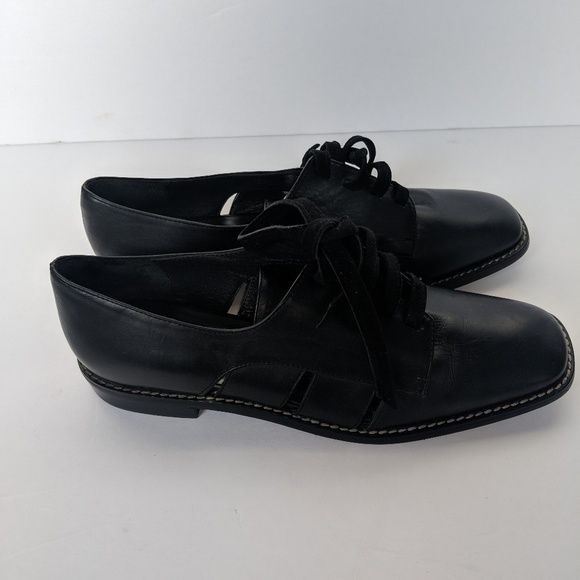 STUART WEITZMAN LEATHER CUTOUT OXFORDS size 6 - Picture 7 of 8